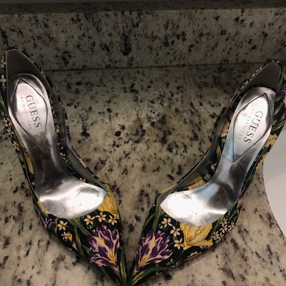 Guess Stilettos size 6 1/2.